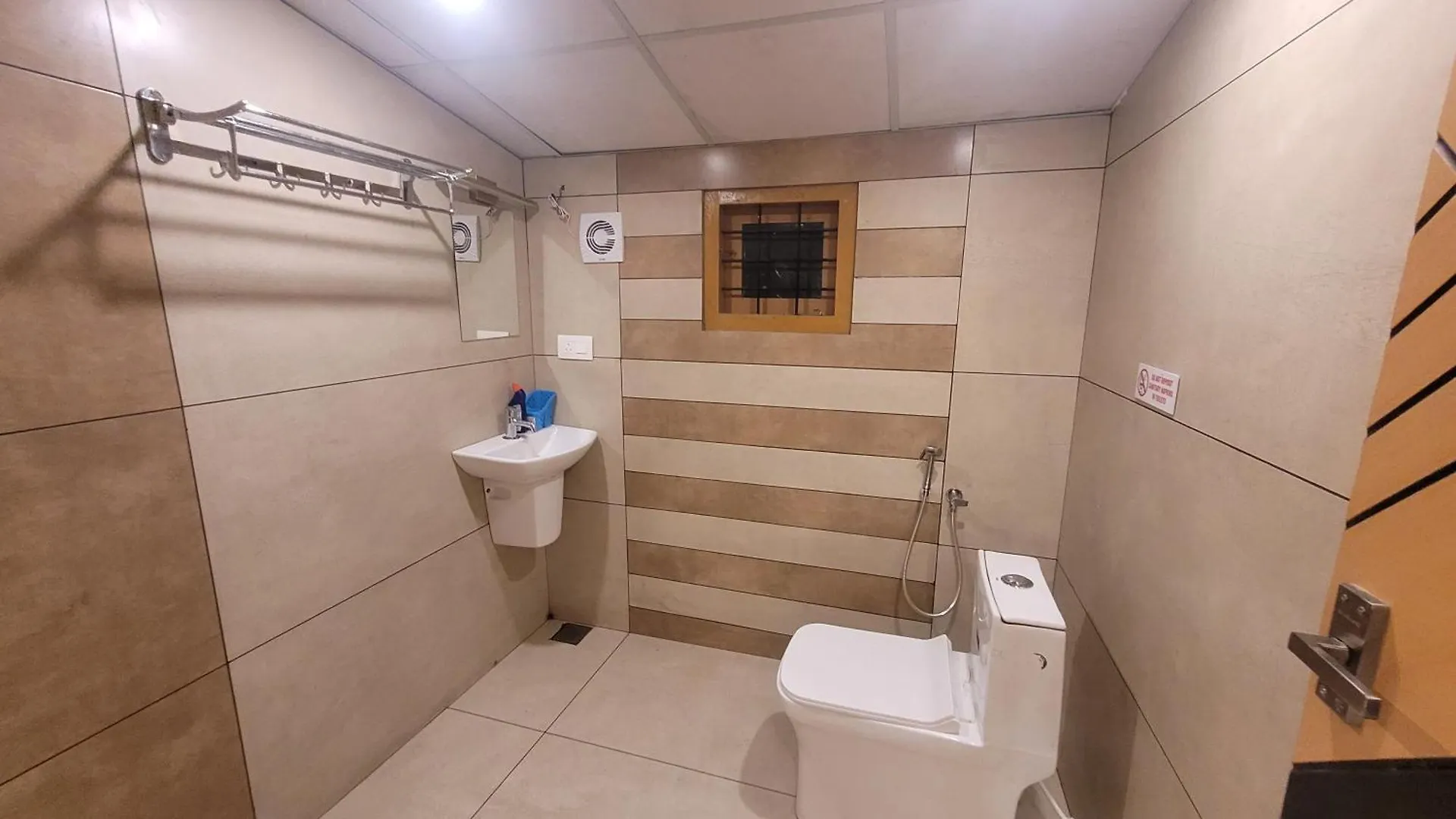 Newcastle Holidays Resorts-First Floor With 2 Bedrooms Living Dining Balcony-6 Guests- Near Munnar Idukki Kumudi 0*,